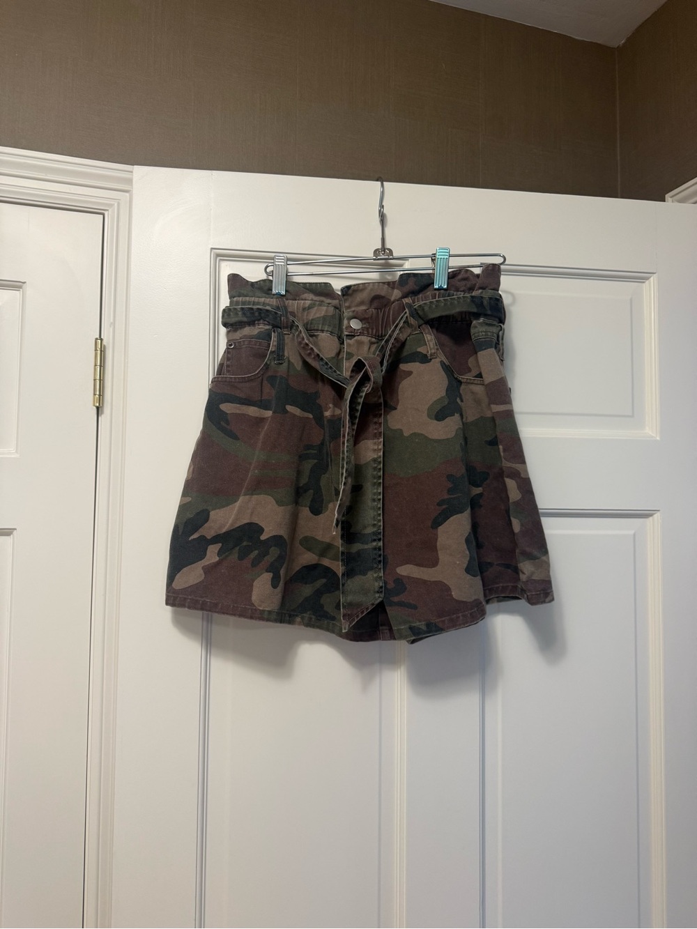 Marissa Webb Camouflage Paperbag Waist Cargo Shorts -in camo - 8